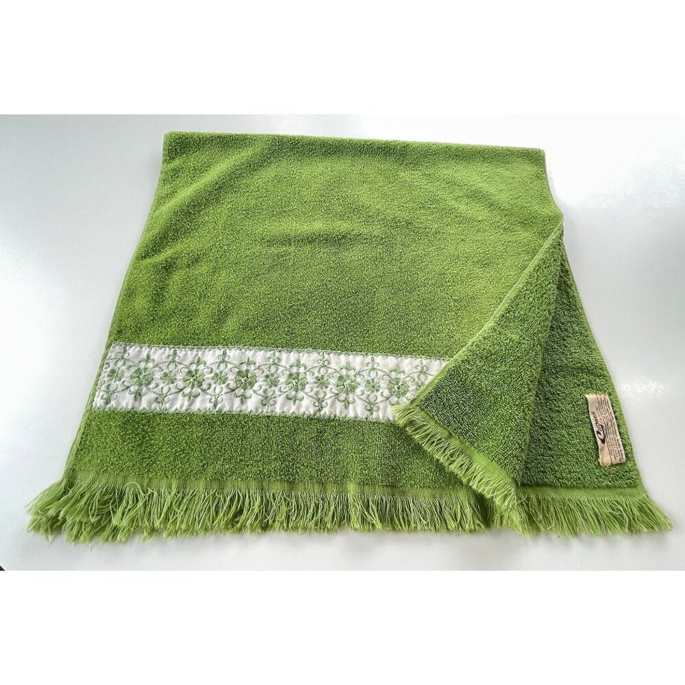 Vintage 80s small bath towel, Kelly green, embroidered, Caldwell Canada